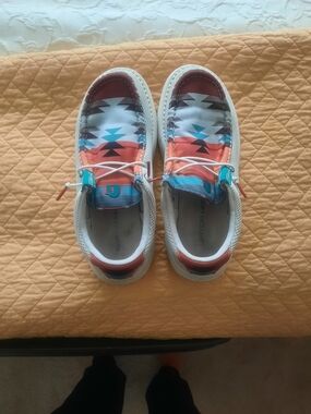 Womens Gator Waders Slip-On Aztec Print Shoes in Coral & Turquoise